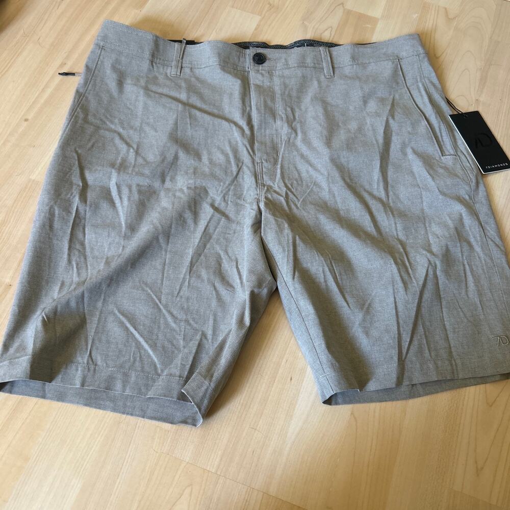 7 DIAMONDS 40 Waist Light Weight Momentum Performance Men's Shorts NWT